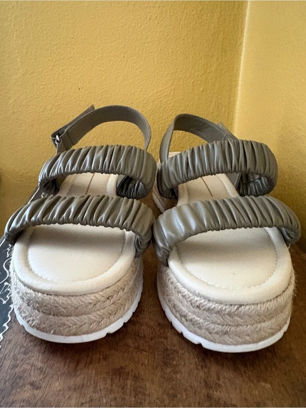NEW Women’s Dolce Vita Olive Ruched Strap Platform Sandals - size 7
